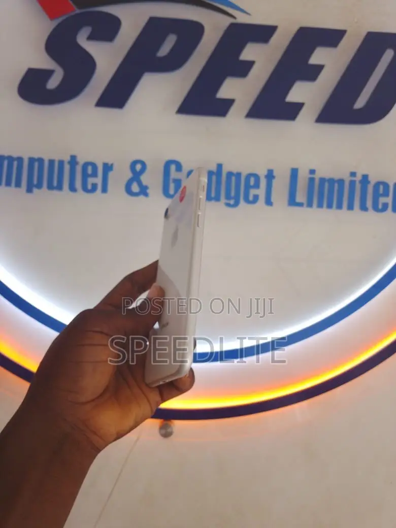 Apple iPhone XR 64 GB White