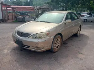 Toyota Camry 2004 Gold