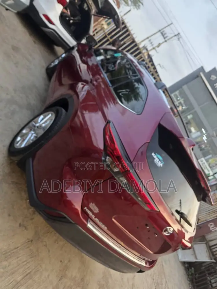 Toyota Highlander XLE 2022 Red