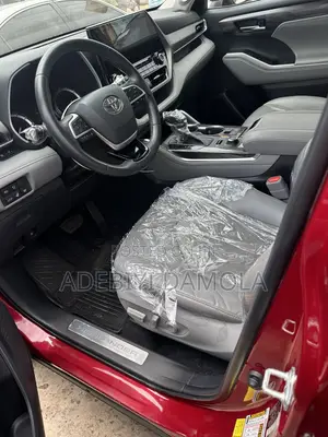Toyota Highlander XLE 2022 Red
