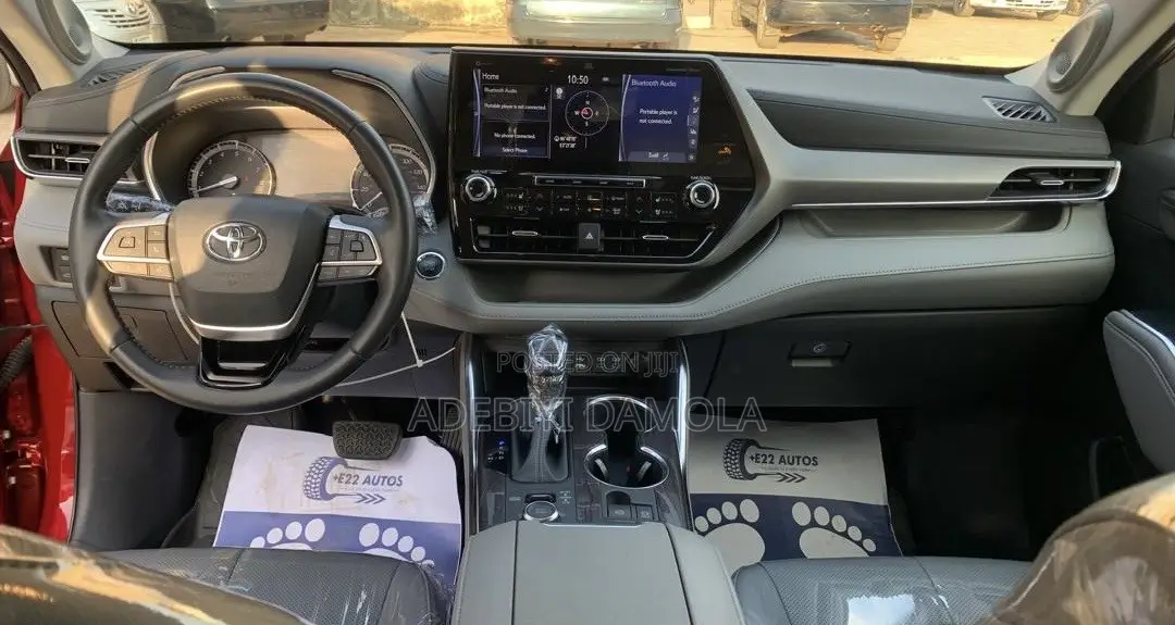 Toyota Highlander XLE 2022 Red