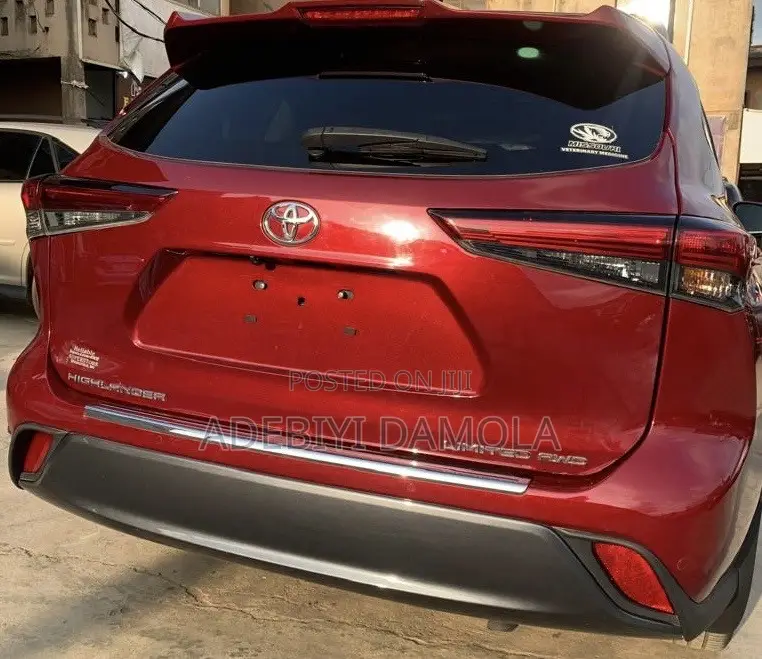 Toyota Highlander XLE 2022 Red