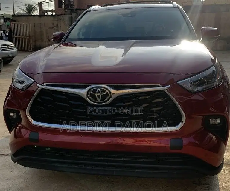 Toyota Highlander XLE 2022 Red