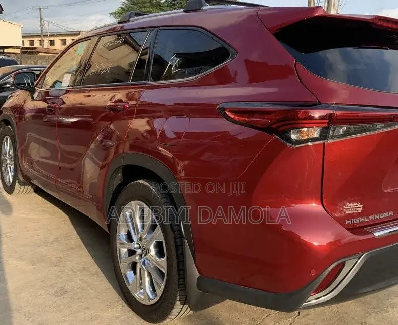 Toyota Highlander XLE 2022 Red