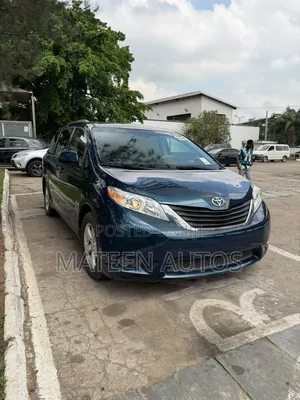 Toyota Sienna 2013 Green