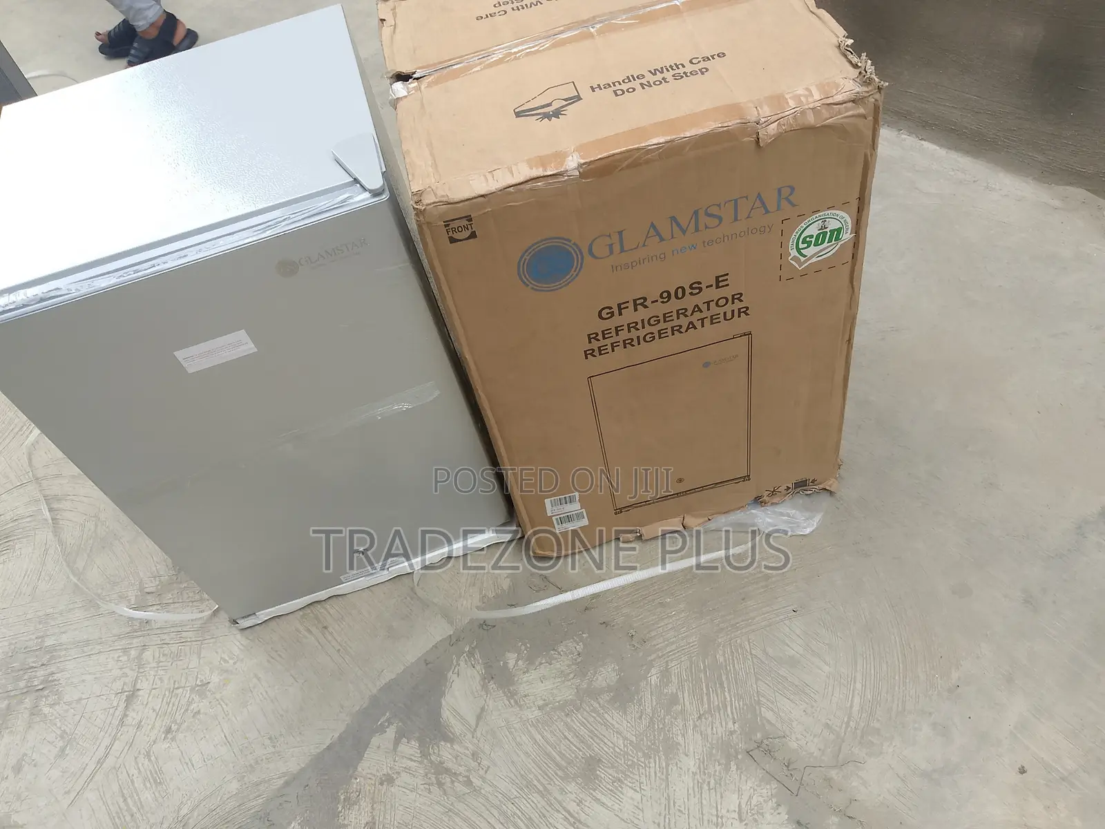 Glamstar 69L Refrigerator for Everyday Home Needs