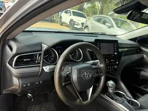 Toyota Camry SE 2023 Silver