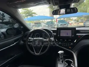 Toyota Camry SE 2023 Silver