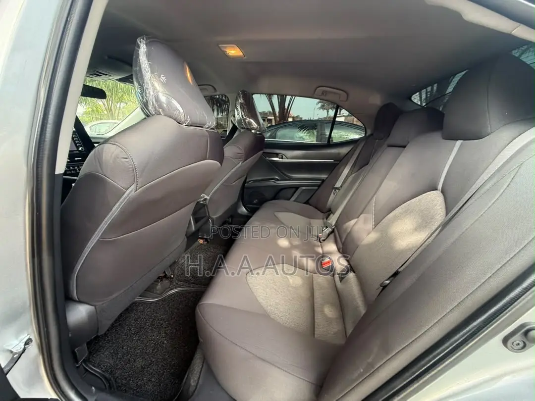 Toyota Camry SE 2023 Silver