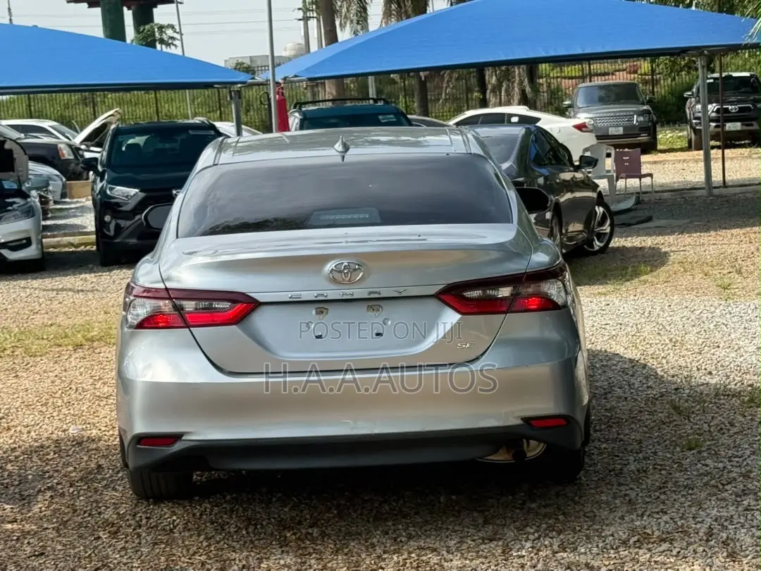 Toyota Camry SE 2023 Silver