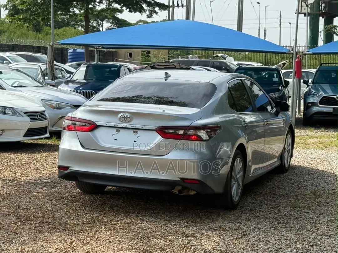Toyota Camry SE 2023 Silver