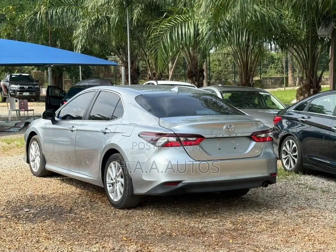 Toyota Camry SE 2023 Silver