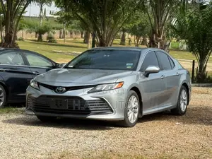 Toyota Camry SE 2023 Silver