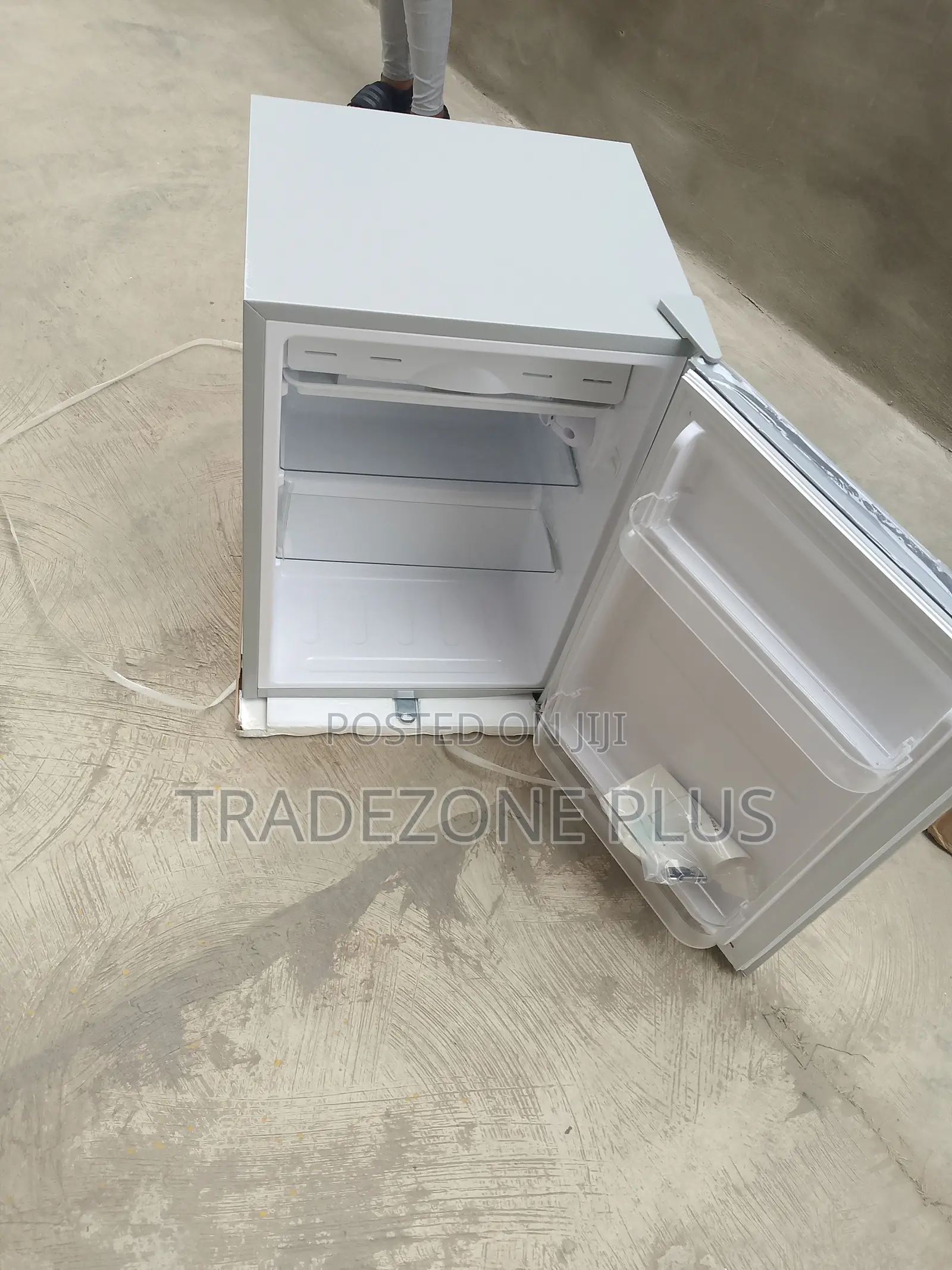 Glamstar Refrigerator for Small Business Spaces