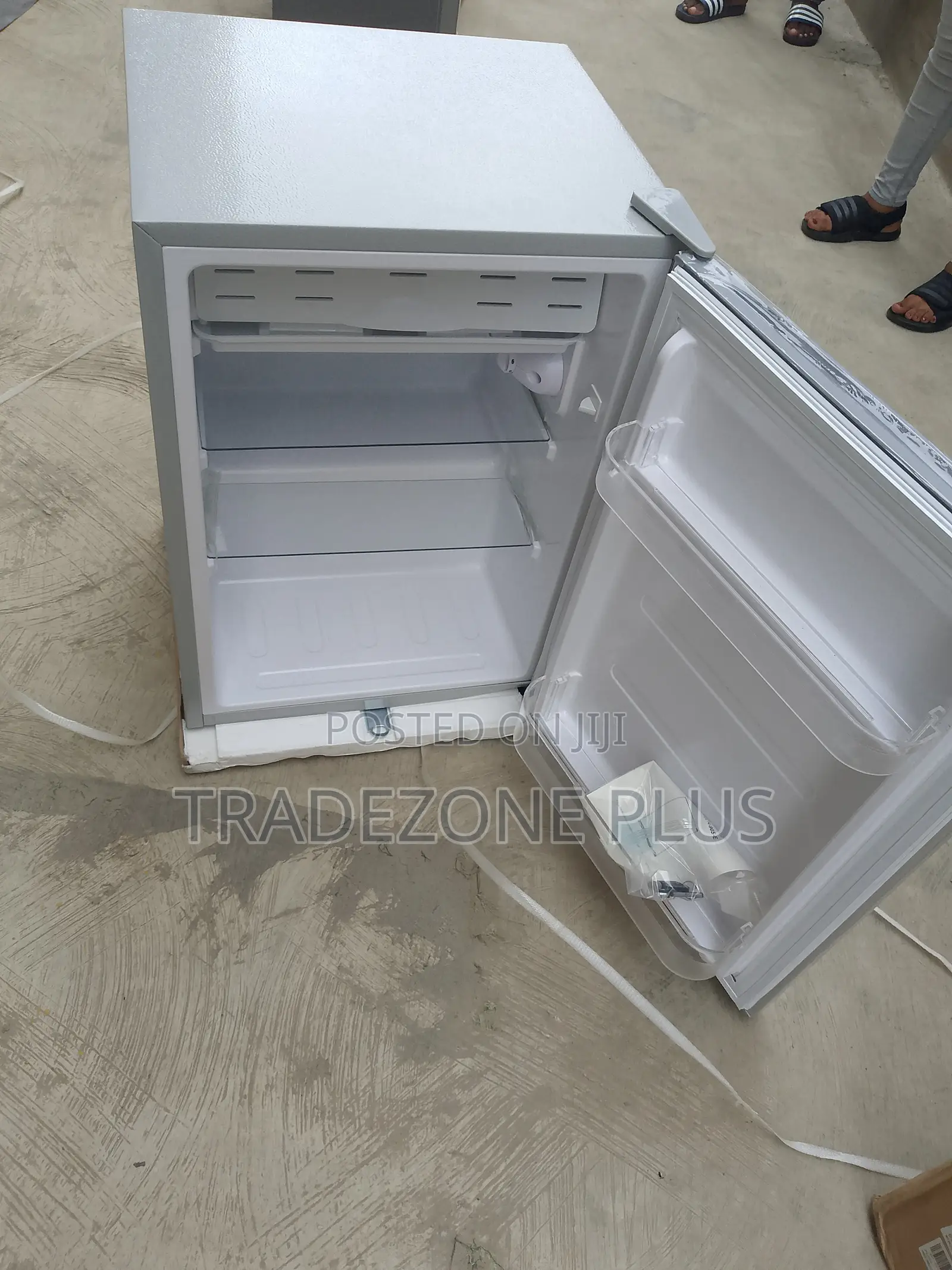 Personal Cooling Made Easy With Glamstar 69L Fridge
