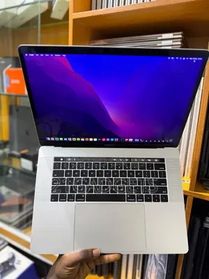 Laptop Apple MacBook Pro 2017 16GB Intel Core i7 SSD 512GB