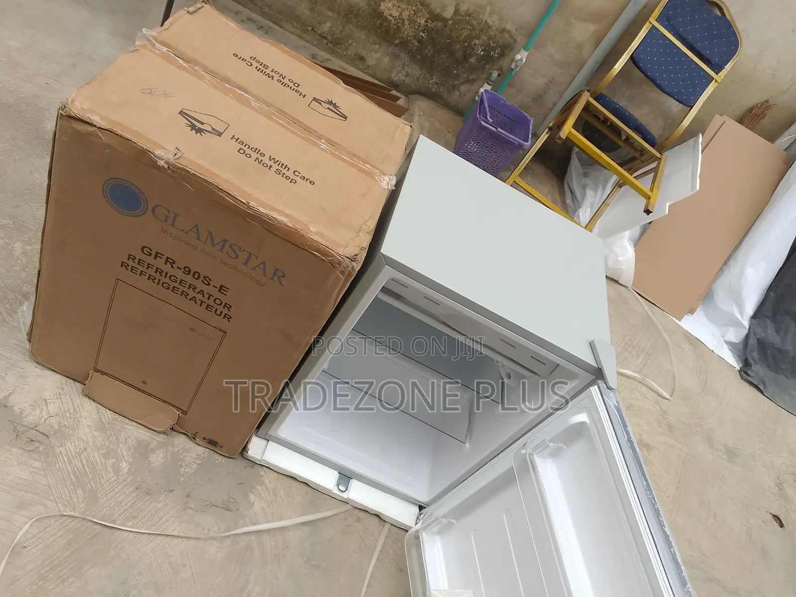 Glamstar GFR-90S-E Fridge for Your Office or Room
