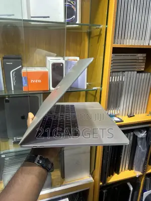 Laptop Apple MacBook Pro 2017 16GB Intel Core i7 SSD 512GB