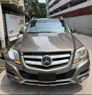 Mercedes-Benz GLK-Class Base GLK 350 4dr AWD 4MATIC (3.5L 6cyl 7A) 2015 Gold