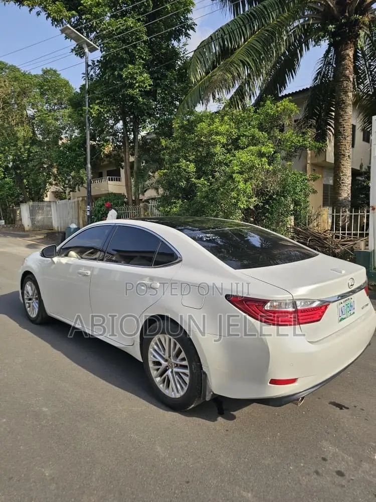 Lexus ES 2015 White