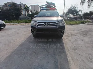 Toyota Hilux SR 4x4 2017 Gray