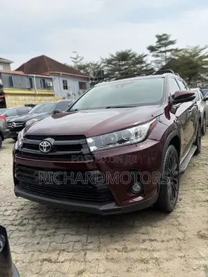 Toyota Highlander SE 4x4 V6 (3.5L 6cyl 8A) 2018 Burgundy