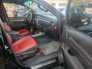 Toyota Hilux 2021 Black