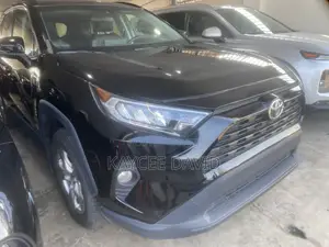 Toyota RAV4 XLE 2021 Black