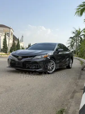 Toyota Camry 2018 Brown