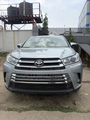 Toyota Highlander XLE 4dr SUV AWD (3.5L 6cyl 6A) 2015 Gray