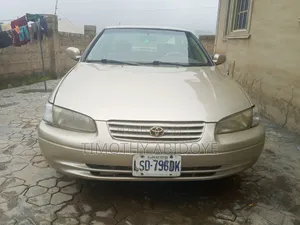 Toyota Camry Automatic 1999 Gold