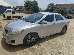 Toyota Corolla LE 4dr Sedan (1.8L 4 cyl 4A) 2009 Silver