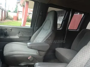 Chevrolet 3500 2008 White