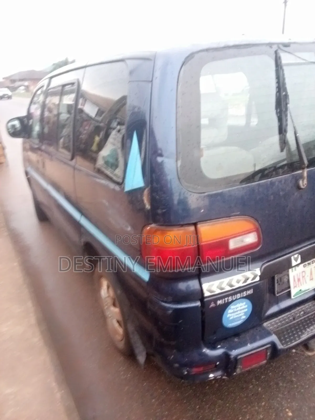 Mitsubishi L300 2005 Blue