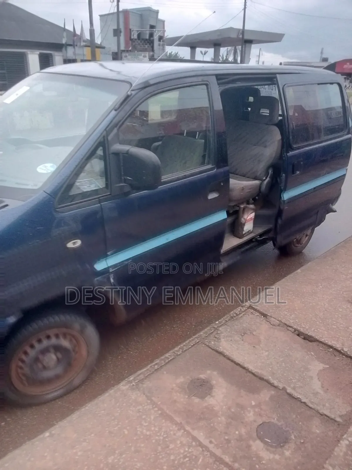 Mitsubishi L300 2005 Blue