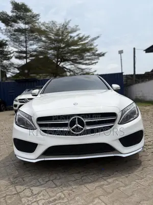 Mercedes-Benz C300 Luxury Sedan RWD (2.0L 4cyl 7A) 2016 White
