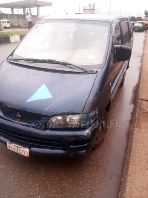 Mitsubishi L300 2005 Blue