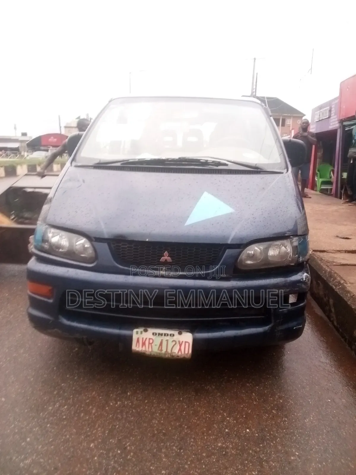 Mitsubishi L300 2005 Blue