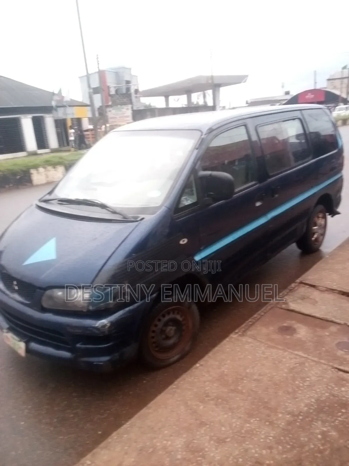 Mitsubishi L300 2005 Blue