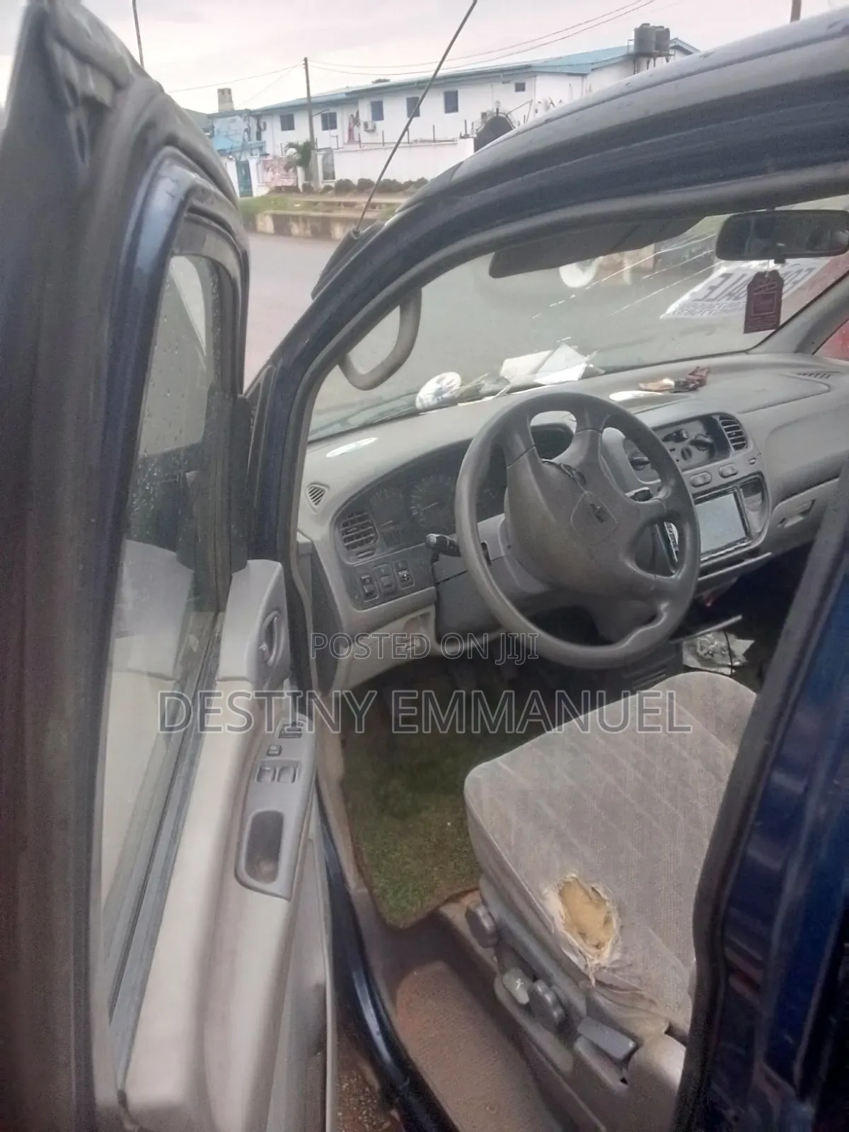 Mitsubishi L300 2005 Blue