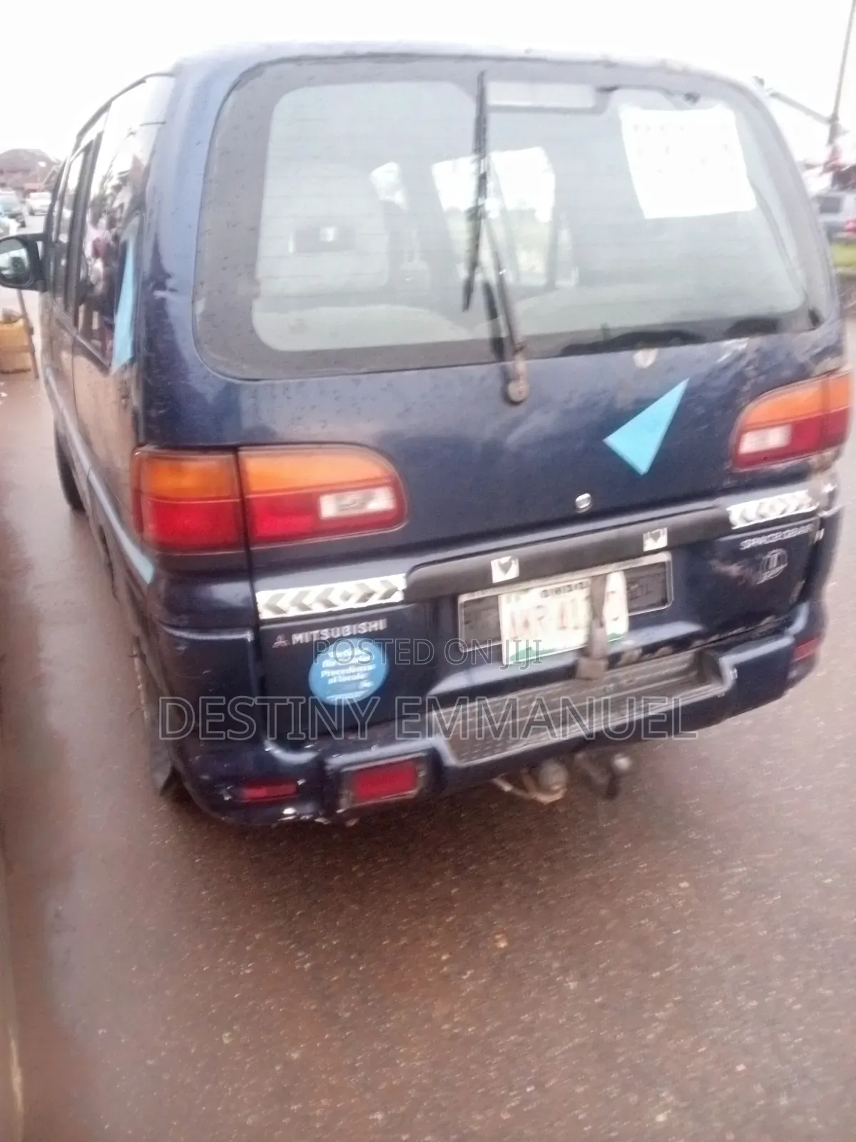 Mitsubishi L300 2005 Blue