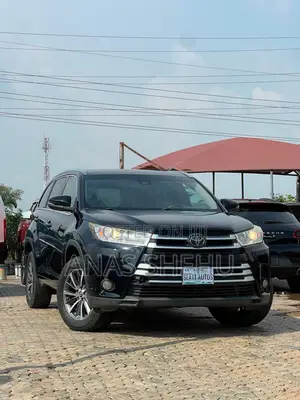 Toyota Highlander XLE 4x4 V6 (3.5L 6cyl 8A) 2017 Black
