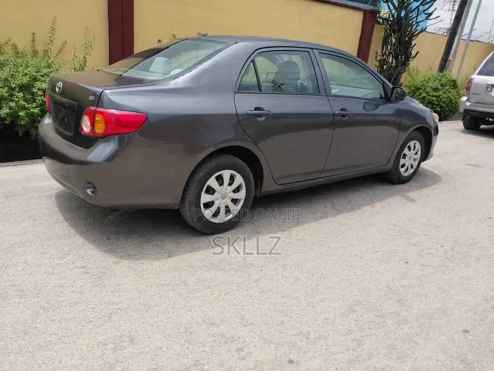 Toyota Corolla 2010 Gray