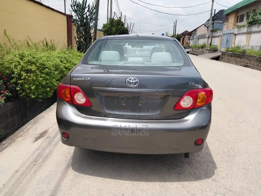 Toyota Corolla 2010 Gray