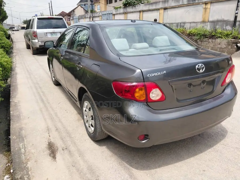 Toyota Corolla 2010 Gray