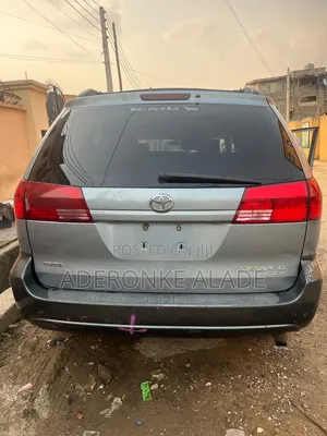 Toyota Sienna 2005 Blue