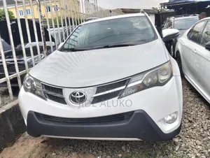 Toyota RAV4 XLE 4dr SUV (2.5L 4cyl 6A) 2015 White