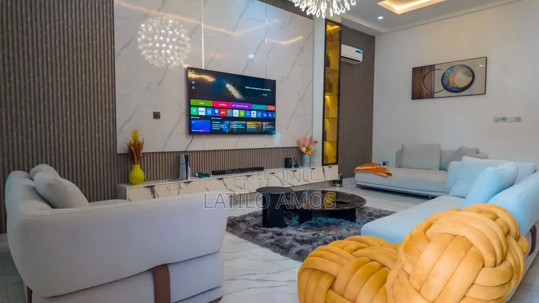Premium Luxury 5 Bedroom Apartment Featuring a PS5, Private Lounge.