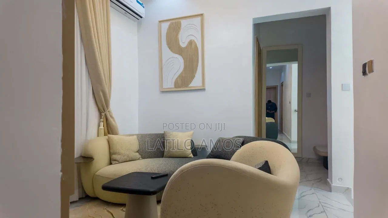 Premium Luxury 5 Bedroom Apartment Featuring a PS5, Private Lounge.