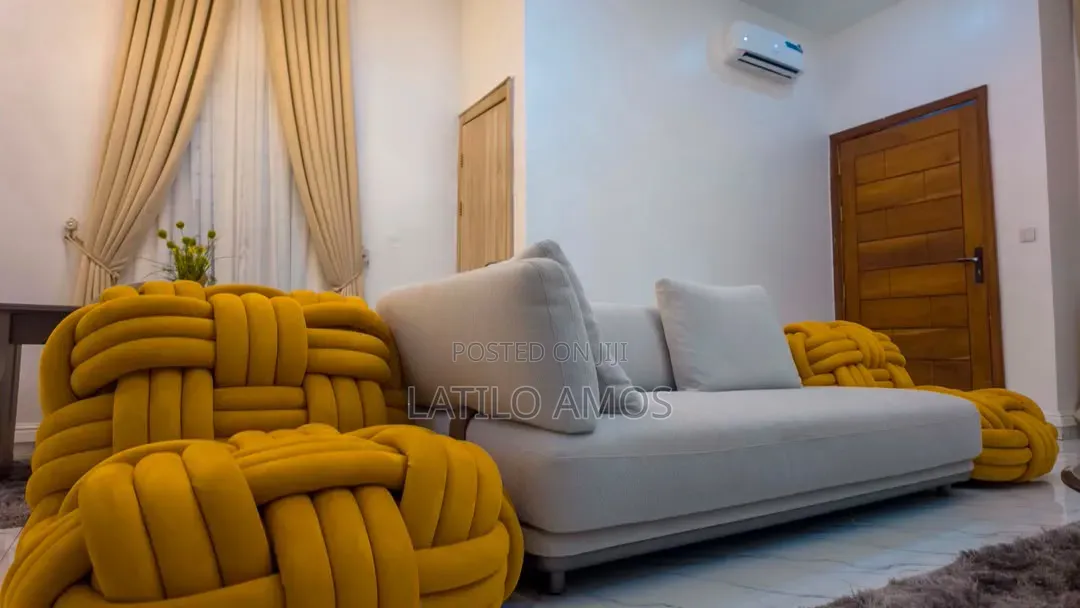 Premium Luxury 5 Bedroom Apartment Featuring a PS5, Private Lounge.